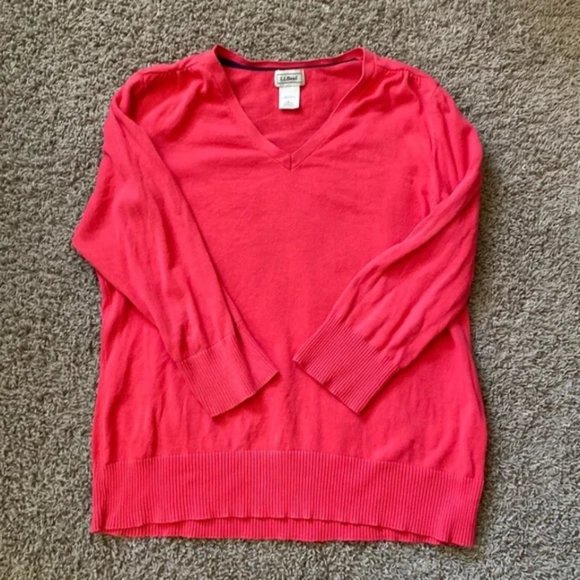 3/$60 Gorgeous Coral V-neck Sweater - Picture 2 of 9